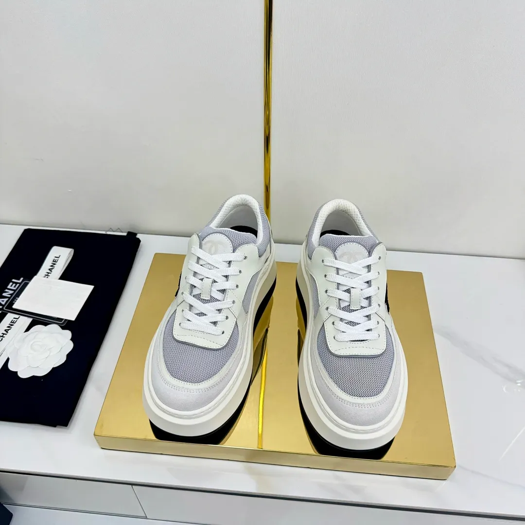 👟👟Ex-factory price 680👟👟 Upgraded version, upgraded version, upgraded version! No rebuttal accepted! ! ! ! Chanel Chanel panda shoes! 2025 counter's top casual sports shoes. This classic design; the upper is electro-embroidered with a variety of techniques; the outsole is fashionable and sporty; the unusual inclusion of a variety of color matching elements... The diversified mix and match is very good-looking and versatile, and can be used for leisure, fashion, sports, and outdoor... ꫛꫀꪝ Go➫ Materials: ❶Upper made of: original imported first-layer silk cowhide + original waterproof cloth + original first-layer cowhide ❷Inner lining: Original Yangli+Net ❸Outsole based on: Original TPU combination outsole Counter boutique packaging complete set for women 35–41 👉 👉 👉 👉 👉 👉 👉